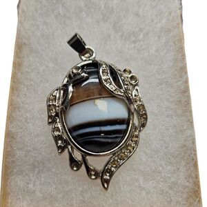 Vintage Scottish Banded black and White Agate Pendant Leaf and Vine Pendant